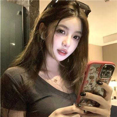 克鲁兹夫人海报